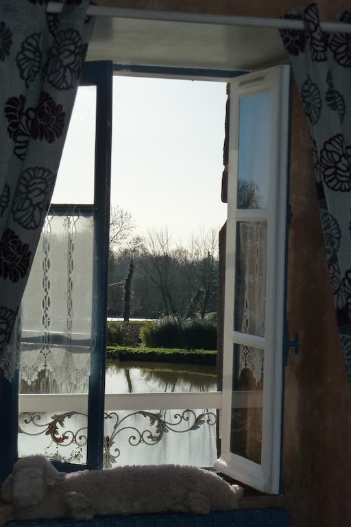 B&B L'Atelier Du Presbytere Saint-Maugan Oda fotoğraf